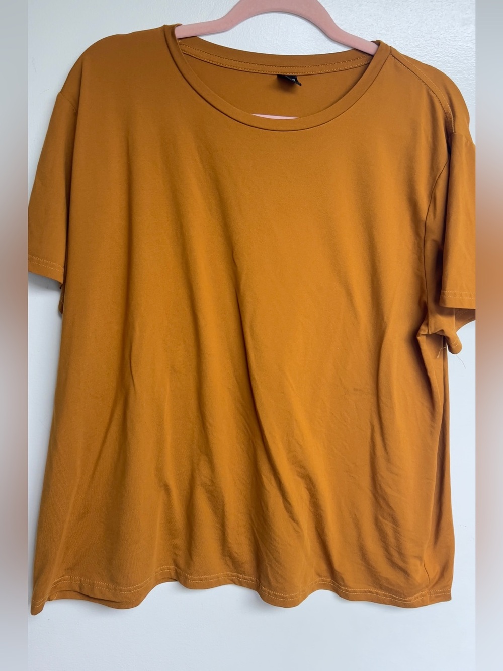 SHEIN Men's Short-Sleeve Crewneck Tee in Mustard